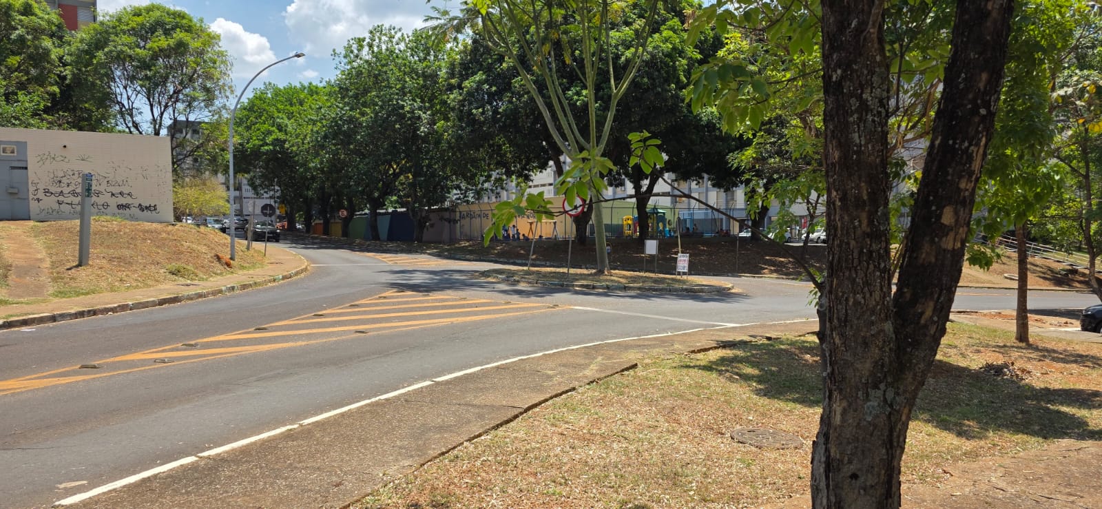 Apartamento espaçoso e bem localizado na Asa Norte