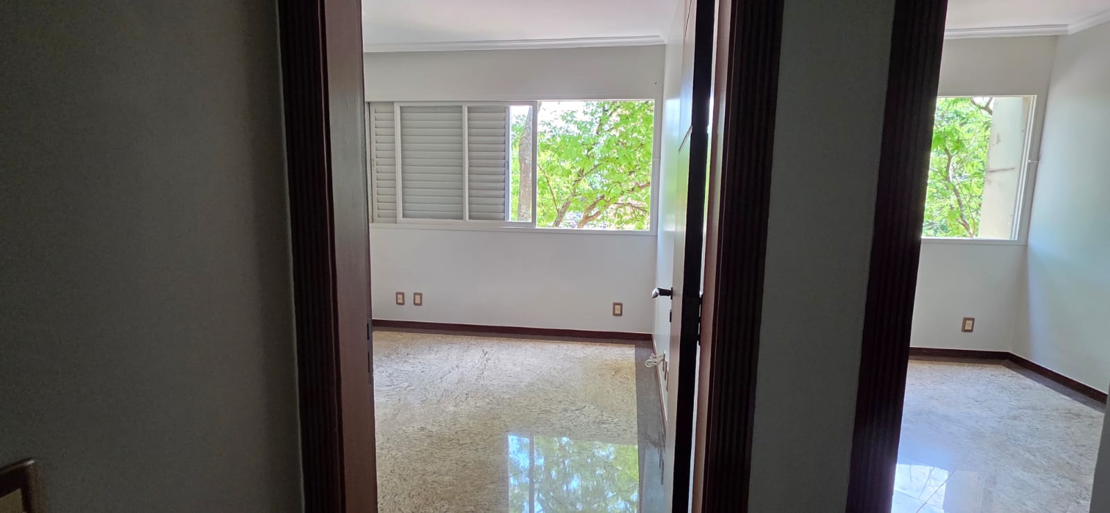 Apartamento espaçoso e bem localizado na Asa Norte