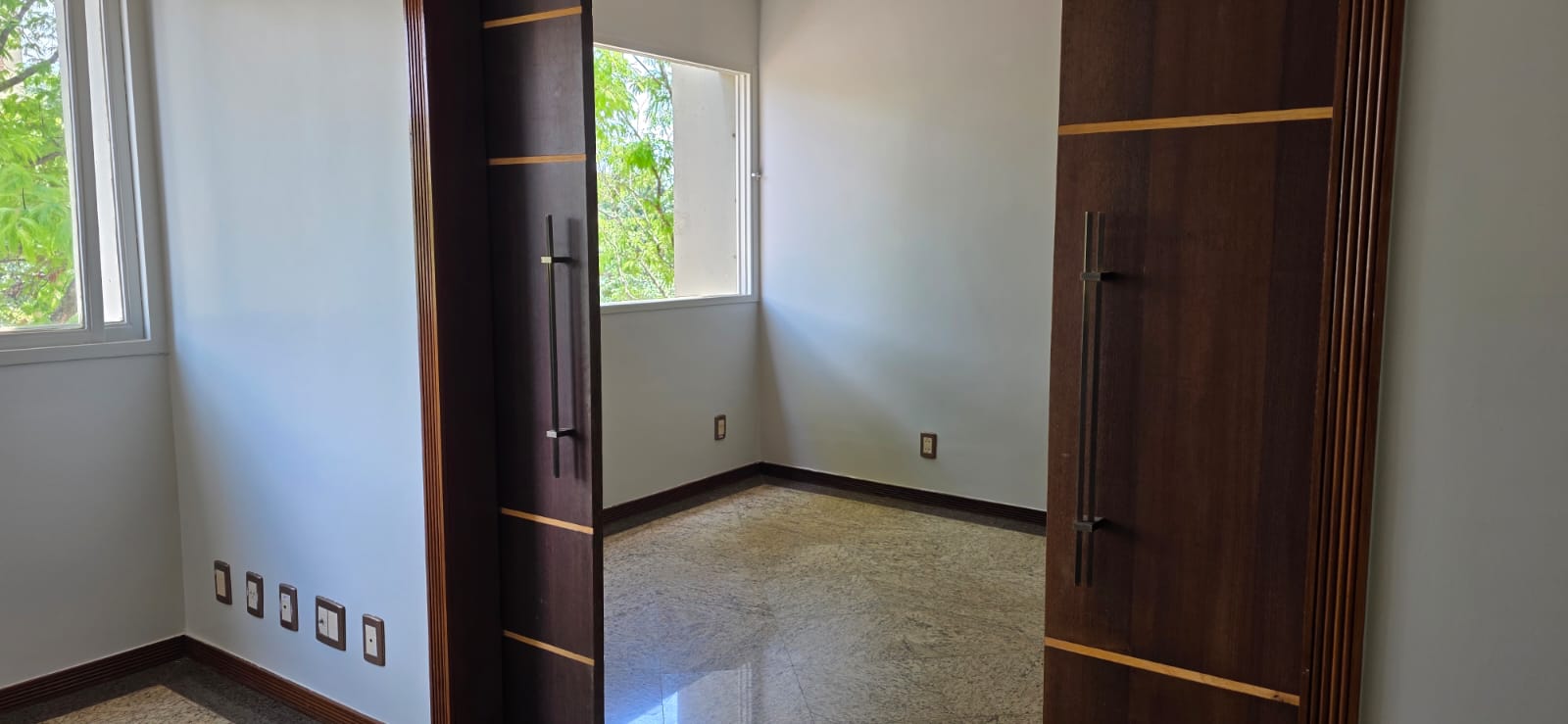 Apartamento espaçoso e bem localizado na Asa Norte